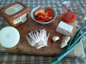 ingredients to make kimchi stew