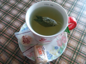 Green tea with monaka