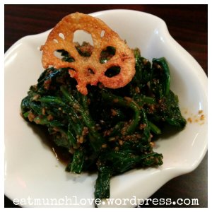 Spinach gomae with lotus chip