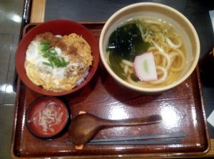 Kitsune udon and oyakodon in Japan
