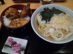 kitsune udon and tempura chicken combo