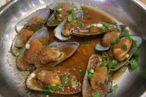 miso flavored steamed mussels
